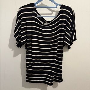 🩷 Zenana Outfitters Black and White Striped Short Sleeve Top